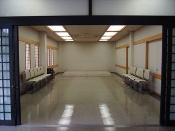 長照寺会館ロビー
