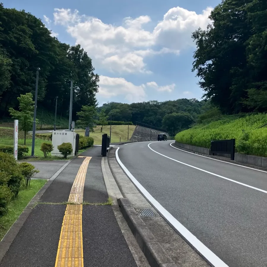 厚木市斎場の駐車場への入り方4