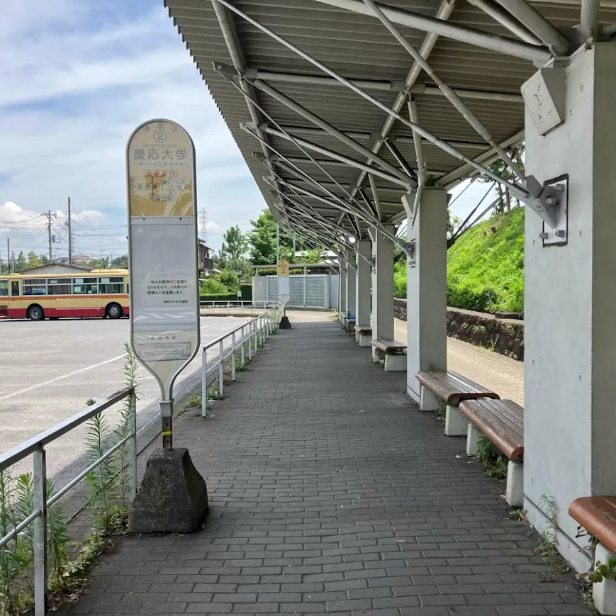 バス停留所から茅ヶ崎市斎場までの歩き方1