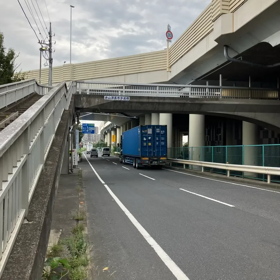 川口市めぐりの森の駐車場への入り方2