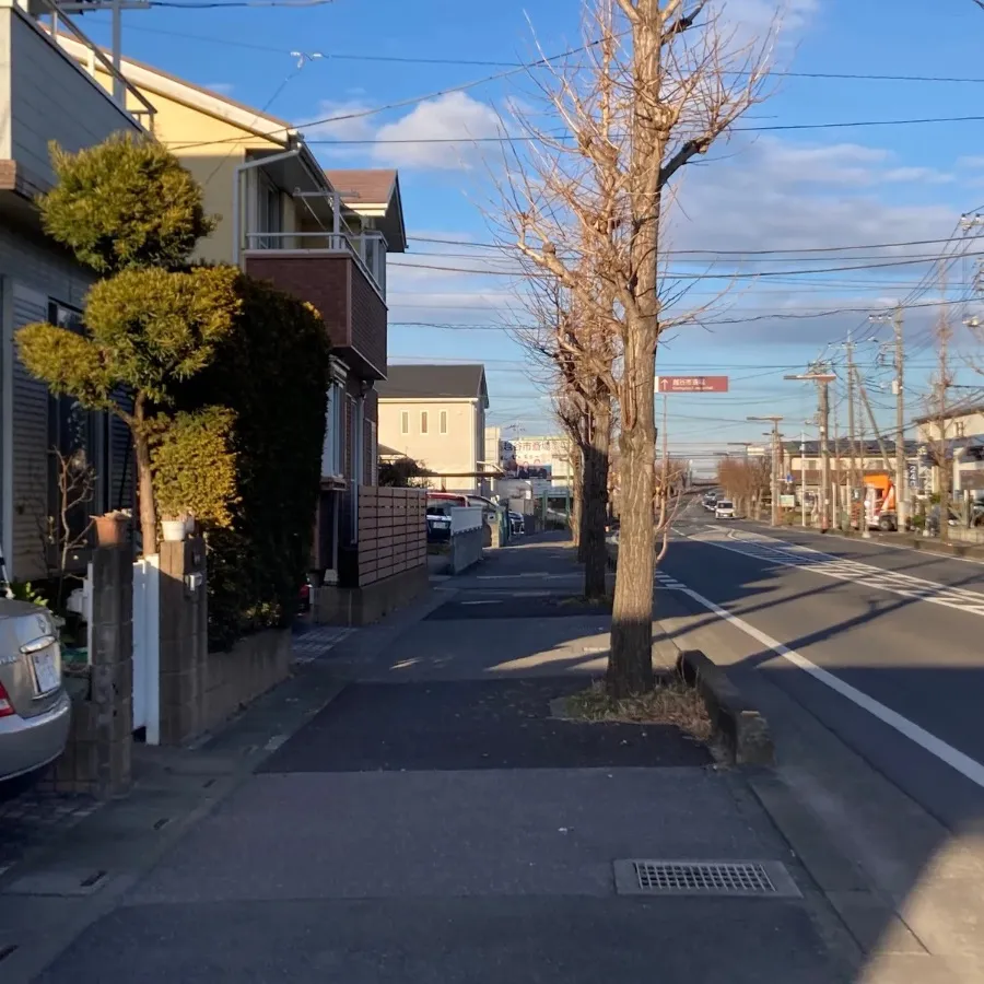 バス停留所から越谷市斎場までの歩き方1