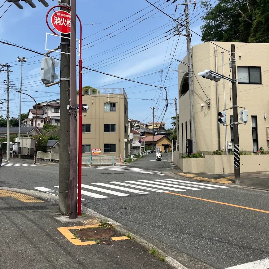 バス停留所から横須賀市中央斎場までの歩き方2