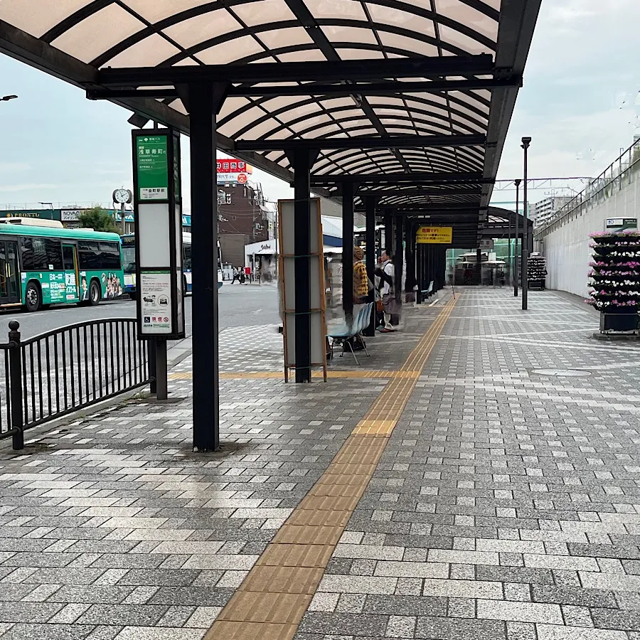 乗車するバス停