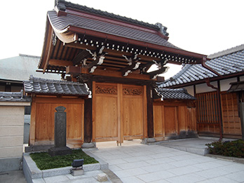 西蔵院本堂入口