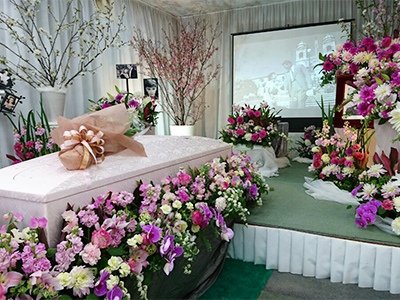 無宗教の花祭壇 オードリーヘプバーンとともに