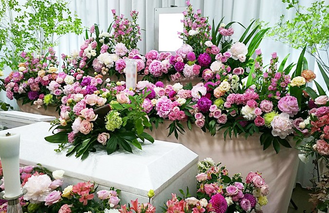 花葬儀の花祭壇