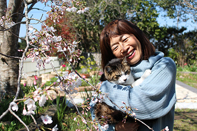 お気に入りのお庭で大好きな猫とのお写真