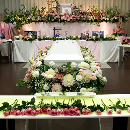 花いっぱいの祭壇