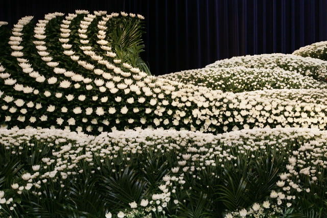 花祭壇で見送られた芸能人たち