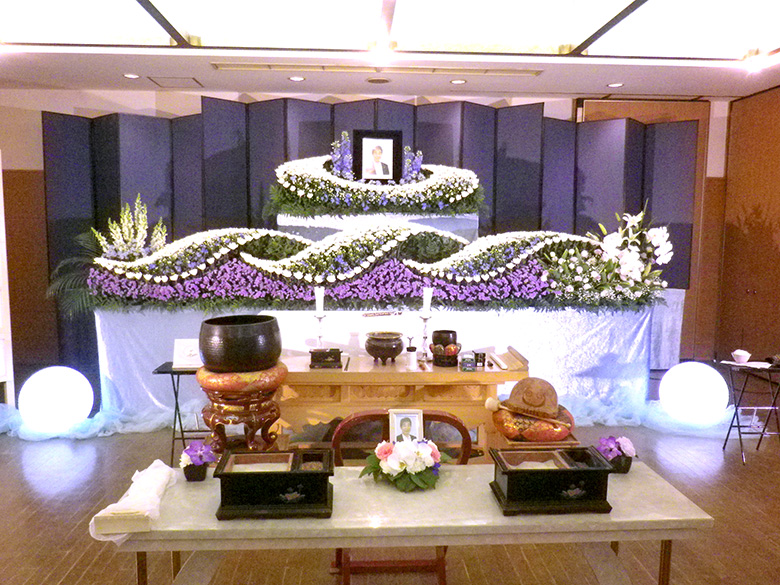 八富成田斎場で葬儀を行ったお客様の祭壇写真01
