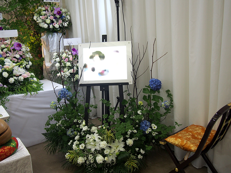 桐ケ谷斎場で葬儀を行ったお客様の祭壇写真02