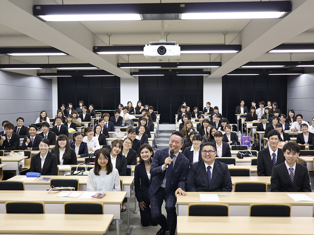 明海大学での講演集合写真