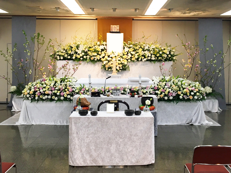 高蔵寺光明会館で葬儀を行ったお客様の祭壇写真01