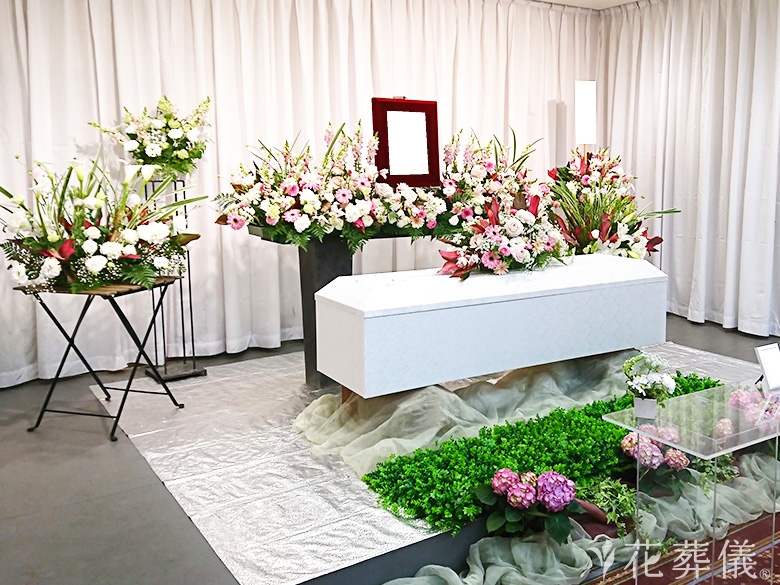 日華多磨葬祭場で葬儀を行ったお客様の祭壇写真01