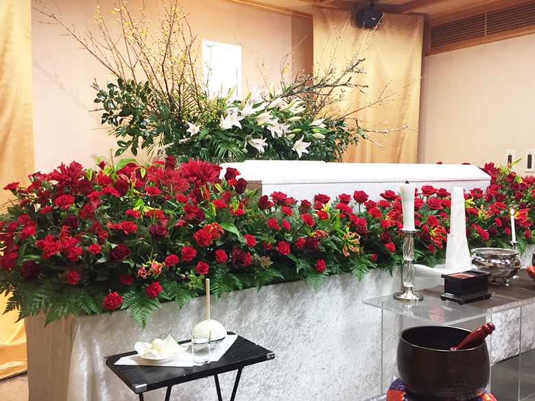 東福寺斎場で葬儀を行ったお客様の祭壇写真02