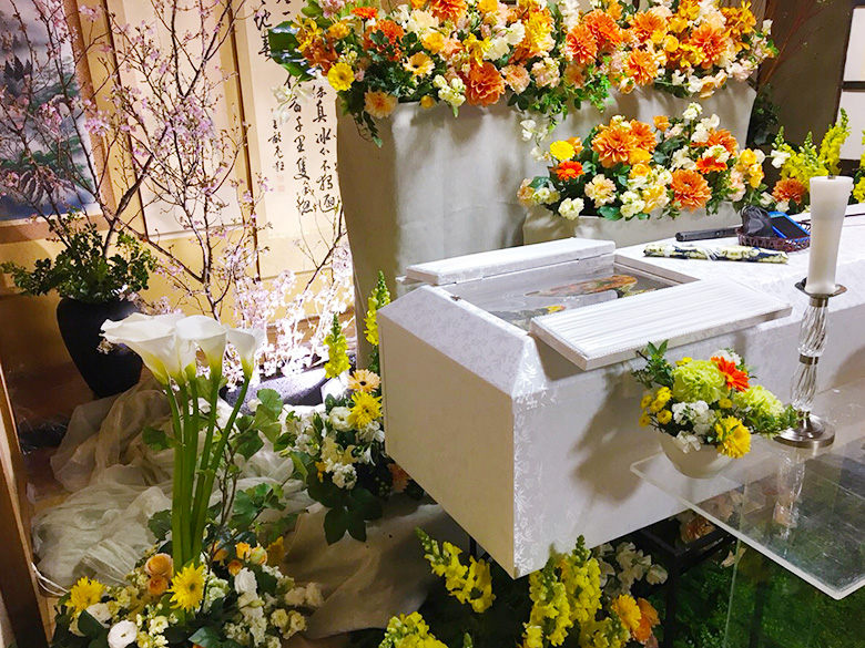 谷塚斎場で葬儀を行ったお客様の祭壇写真02