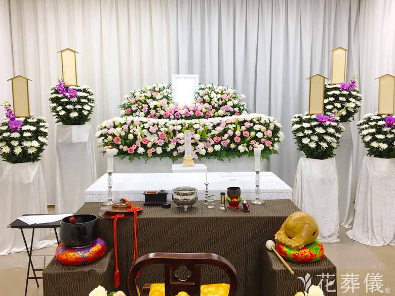 堀ノ内斎場で葬儀を行ったお客様の祭壇写真01
