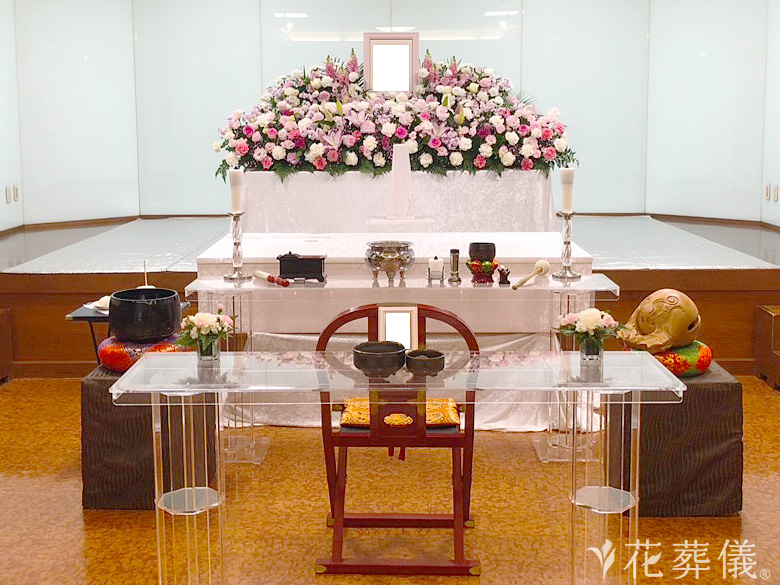 羅漢会館で葬儀を行ったお客様の祭壇写真01