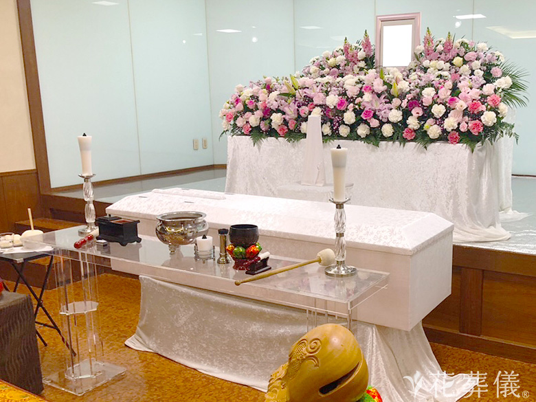 羅漢会館で葬儀を行ったお客様の祭壇写真02