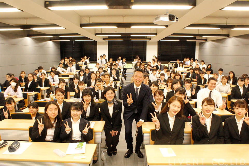 明海大学のメンバーと記念写真