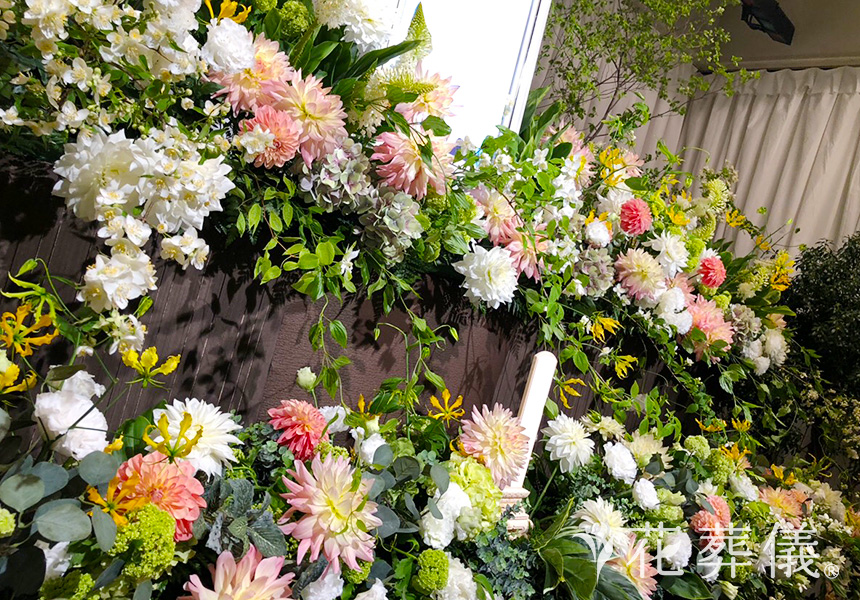 桐ケ谷の森の花祭壇