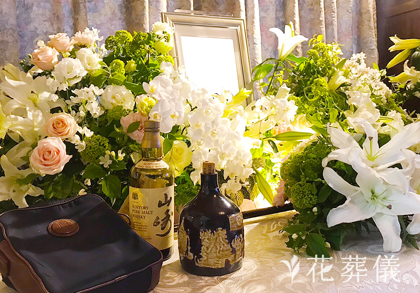 洗練された空間で。の花祭壇