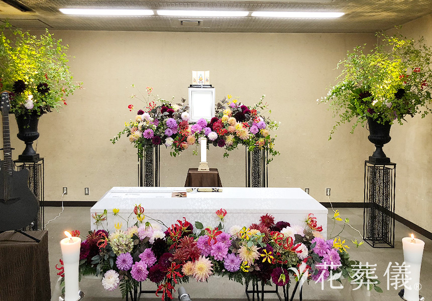 思い出でいっぱいの花祭壇