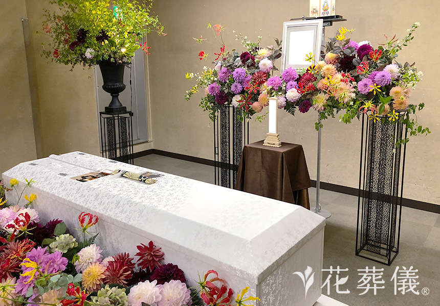 思い出でいっぱいの花祭壇
