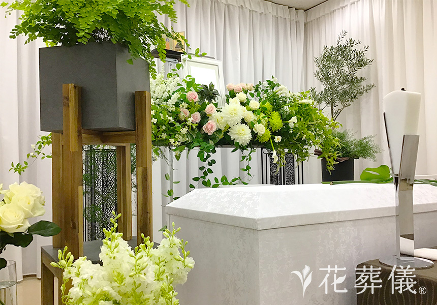 散歩道の花祭壇