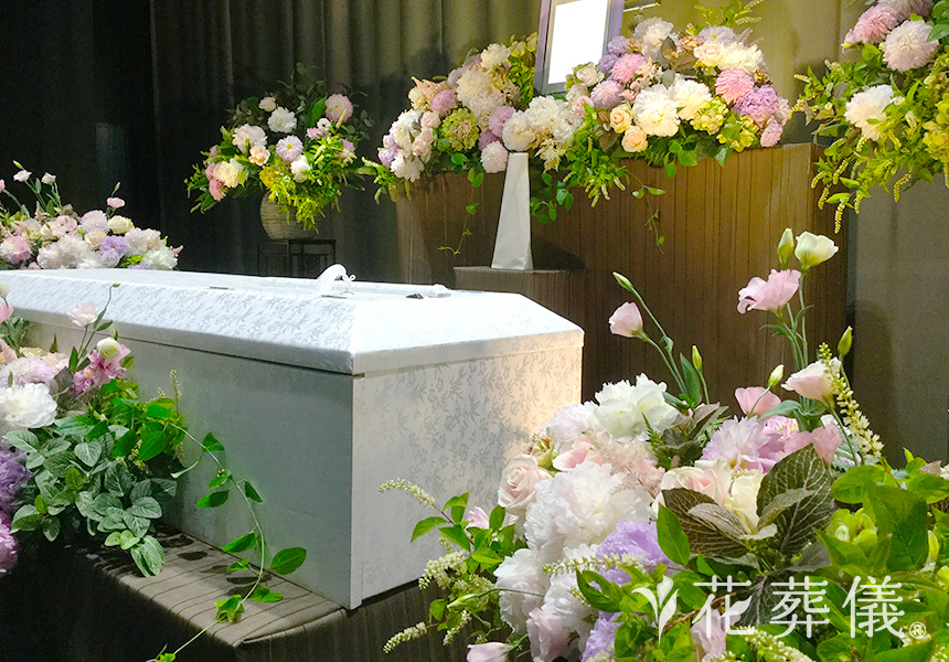優しさにあふれての花祭壇