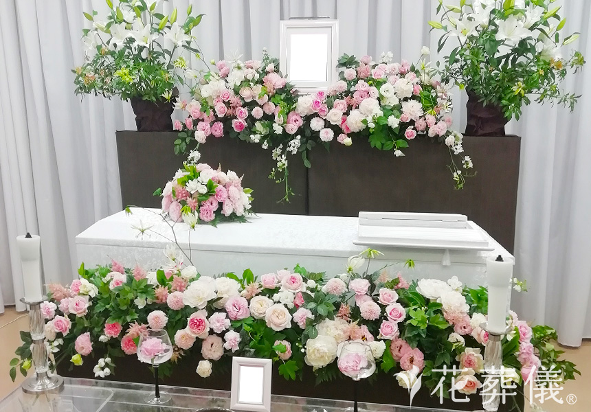やさしさにつつまれての花祭壇