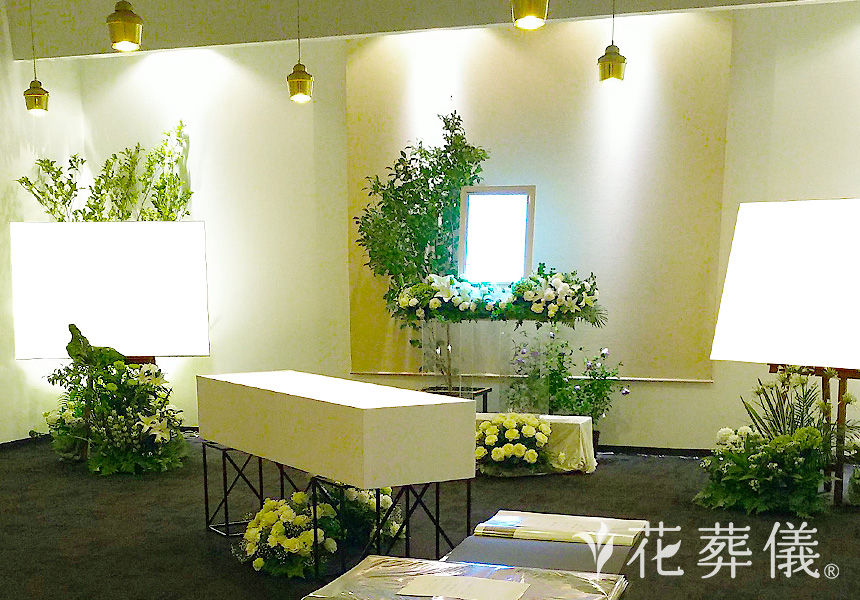 花葬儀の花祭壇 クリエイティブなお仕事をされていた旦那様のためにつくった世界でたったひとつの花祭壇