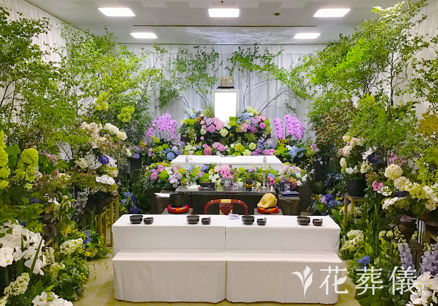 100通りの気持ちの花祭壇