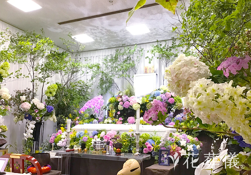 100通りの気持ちの花祭壇