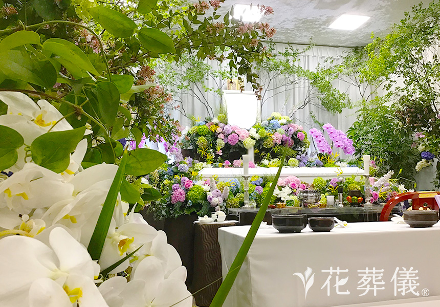 100通りの気持ちの花祭壇