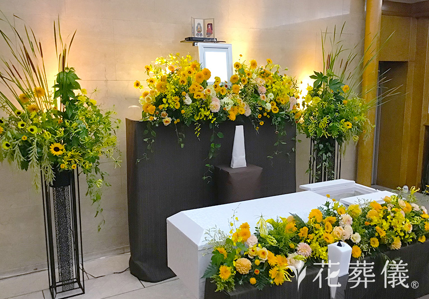 太陽に向かっての花祭壇
