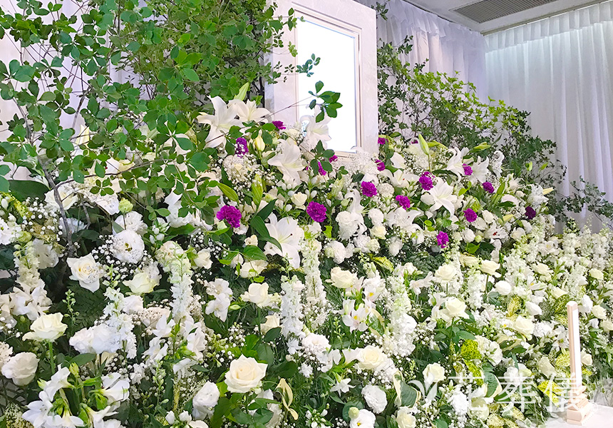 のびやかに。の花祭壇