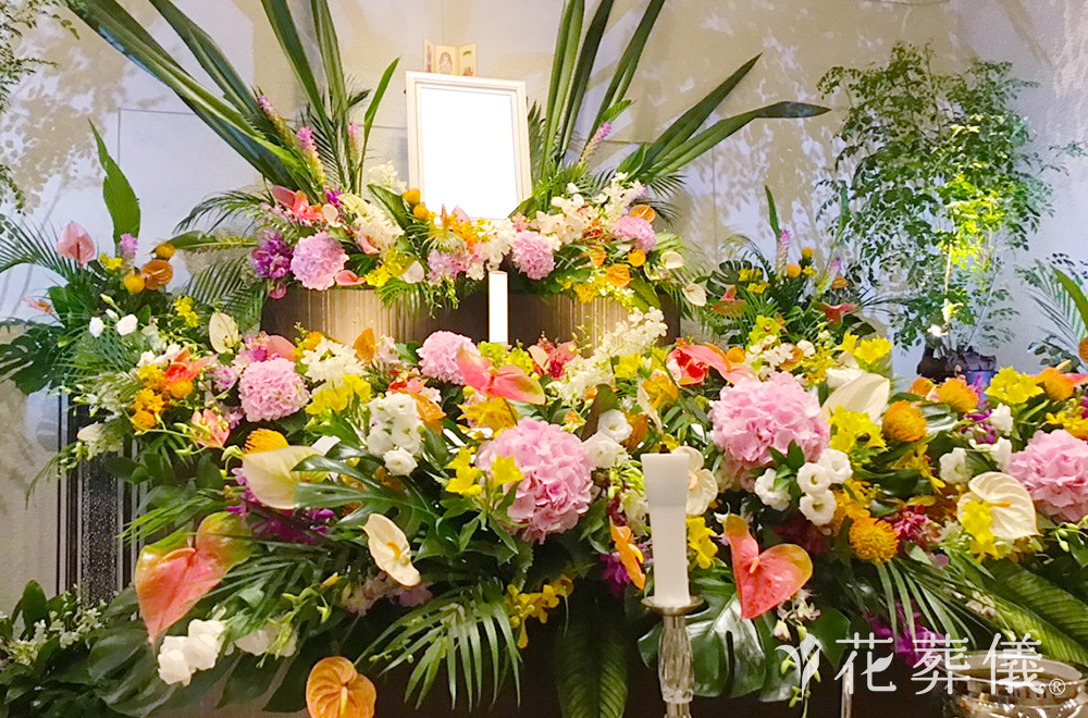 花葬儀の花祭壇　南国の海が大好きだった奥様のためにつくった世界でたったひとつの花祭壇