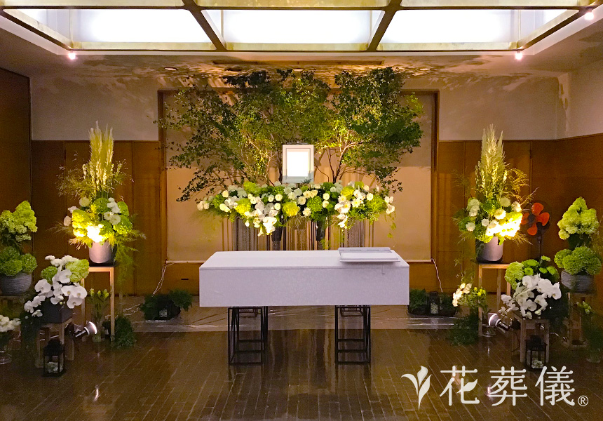 花の祭壇 胡蝶蘭をふんだんにつかった高級感のある上品な祭壇