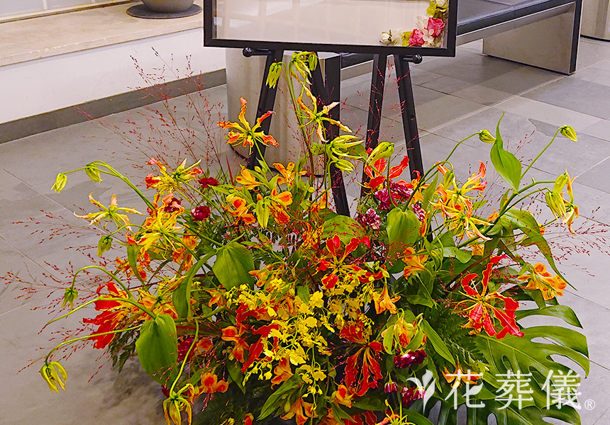 ビビッドカラー祭壇の花祭壇