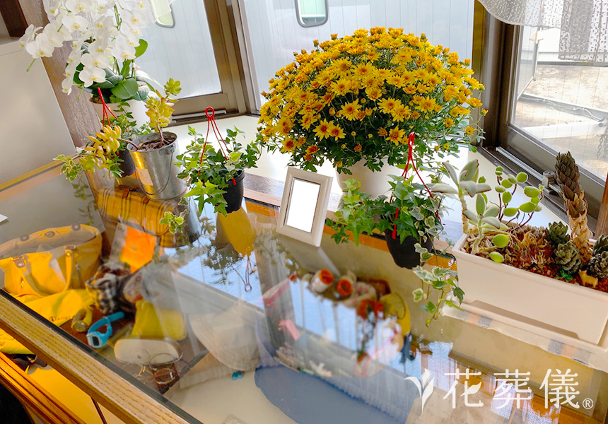 上品さと優しさと。の花祭壇