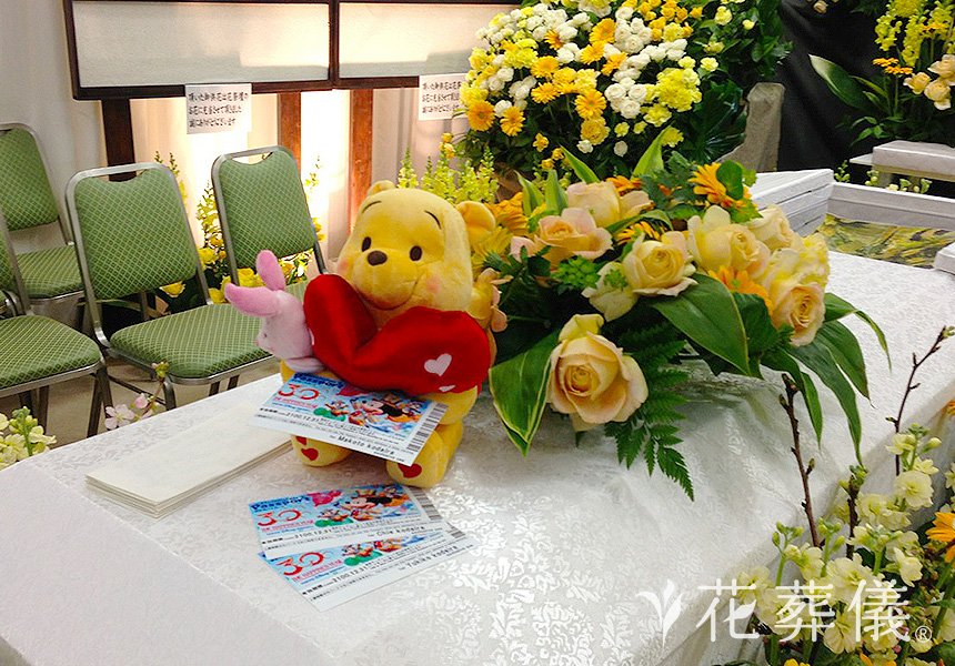 花葬儀の花祭壇 プーさんがお好きだったご主人様のためにつくった世界でたったひとつの花祭壇