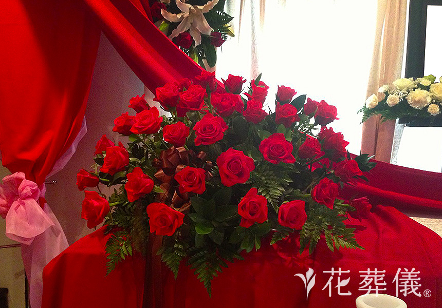 才色兼備の花祭壇