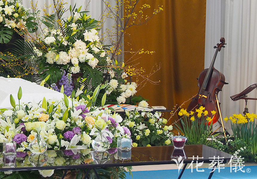 花葬儀の花祭壇 クラシックが大好きだったご主人様のための世界でたったひとつの花祭壇