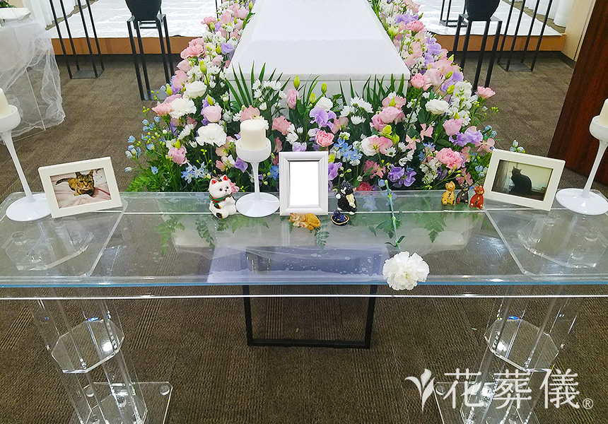 花は美しい空間を奏でるの花祭壇