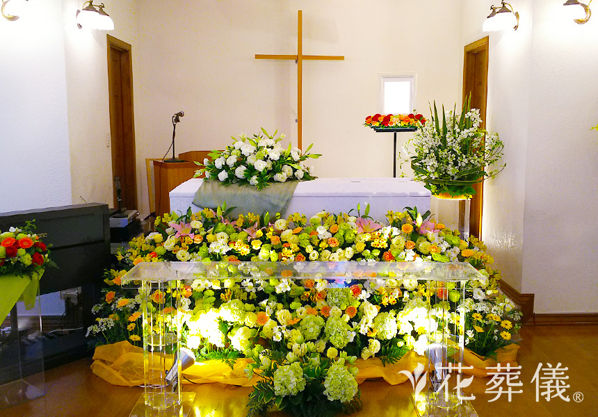 花祭壇の写真 フレッシュで心に安らぎをも与えてくれる空間をイメージして