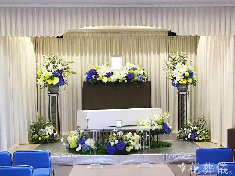 東礼小平サポートセンターで葬儀を行ったお客様の祭壇写真03