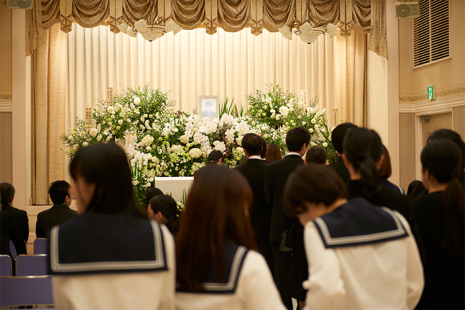 映画「殺さない彼と死なない彼女」花葬儀がタイアップ