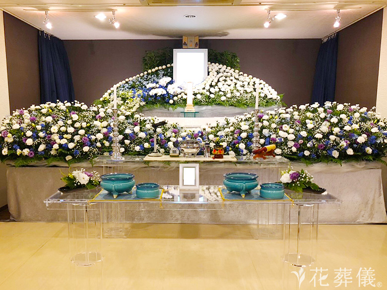 ファミリーホール高津斎場で葬儀を行ったお客様の祭壇写真01