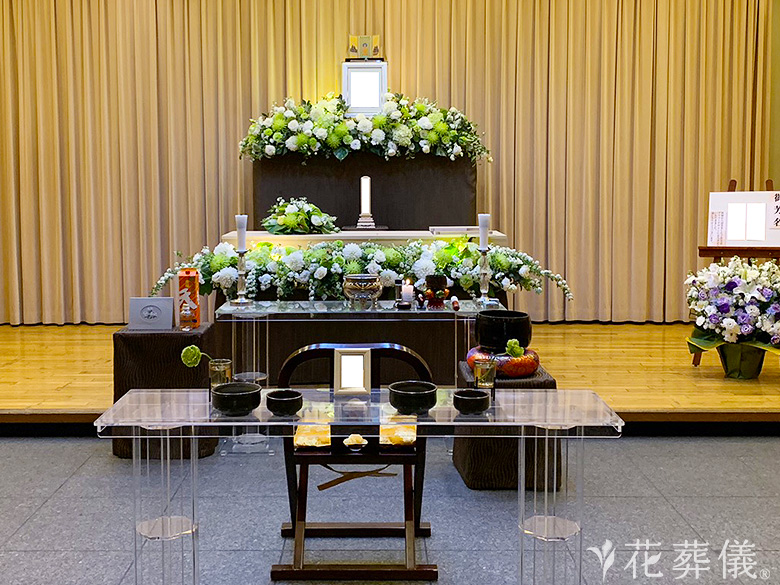 臨海斎場で葬儀を行ったお客様の祭壇写真02